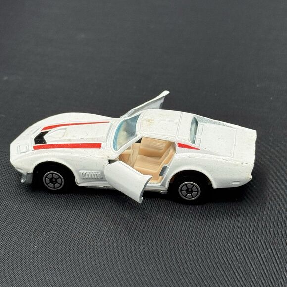 Vintage YatMing 1/64 Diecast Lot of 2 Corvettes – Silver #4 & White Stingray - Picture 9 of 12